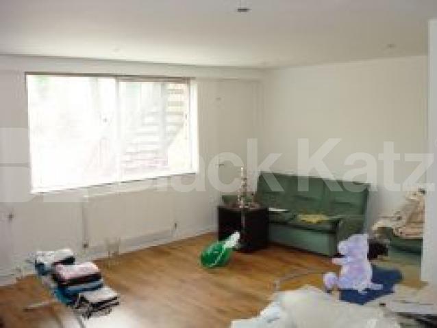 			3 Bedroom, 1 bath, 1 reception Flat			 Fitzjohns Avenue, HAMPSTEAD NW3